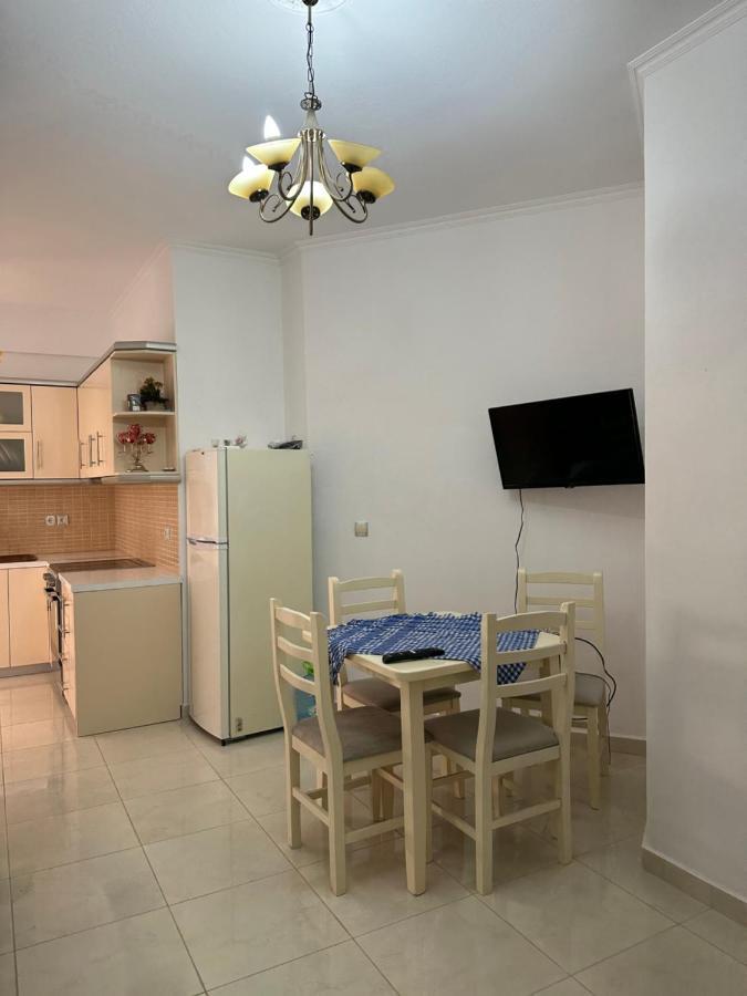 Velis Apartment Sarandë Esterno foto