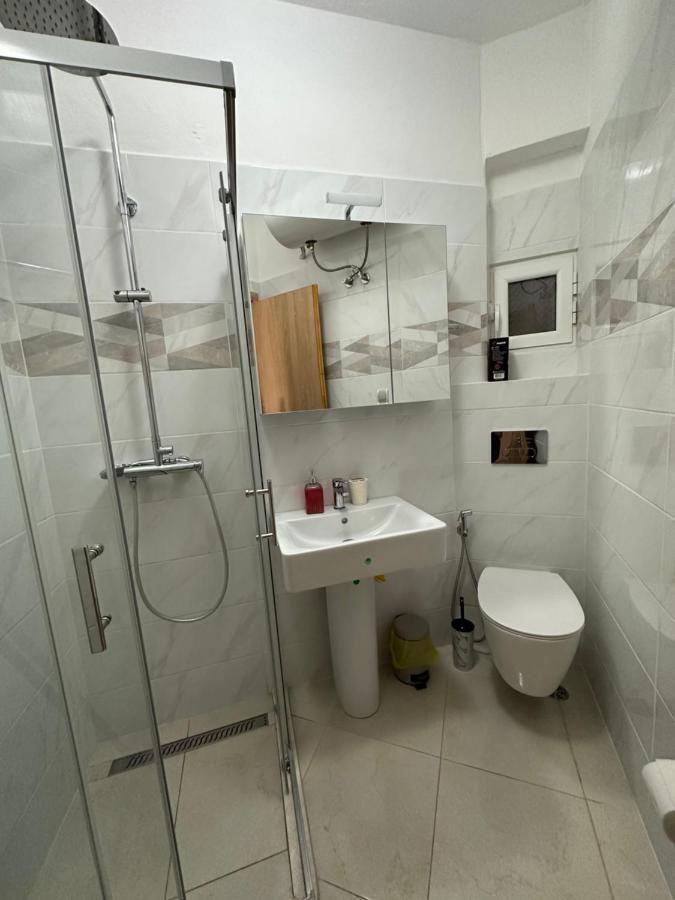 Velis Apartment Sarandë Esterno foto